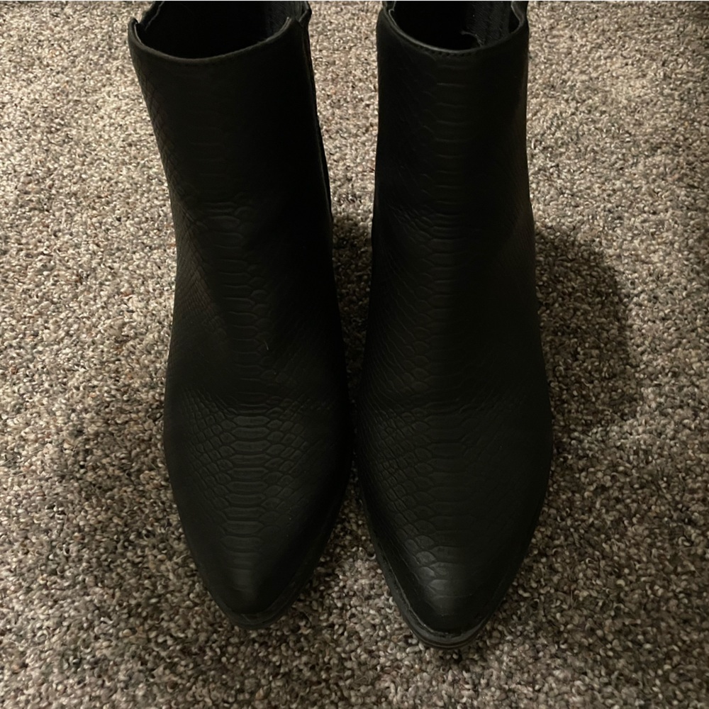 a.n.a Womens Delco Block Heel Booties